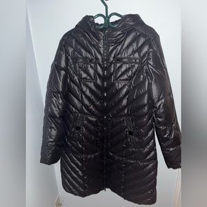 Black High shine puffer coat. XL